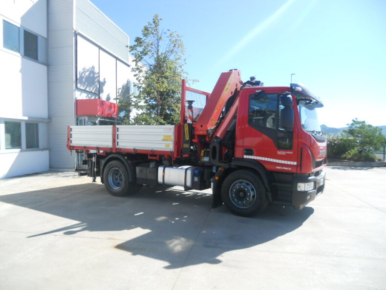 IVECO 190EL32 USATO CON GRU PALFINGER PK27001 CON RIBALTABILE TRILATERALE