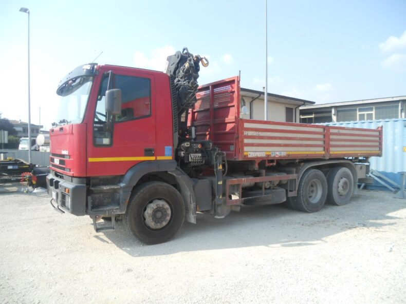 IVECO EUROTECH 240E42 USATO CON GRU HIAB 175-5S + RIBALT. TRILAT.