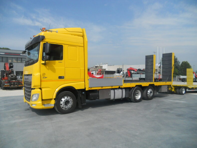 DAF XF 530 USATO PIANALE CON RAMPE IDRAULICHE