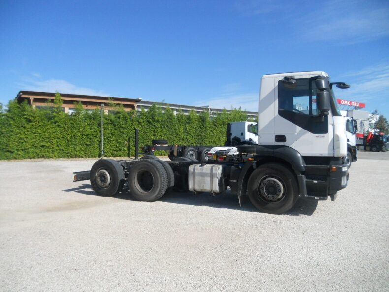 IVECO STRALIS AD260S33Y-PS A TELAIO