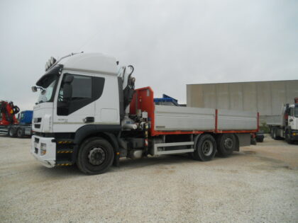 IVECO STRALIS AT260S45 CON GRU BONFIGL. P15000L 3-SI + CASSONE FISSO