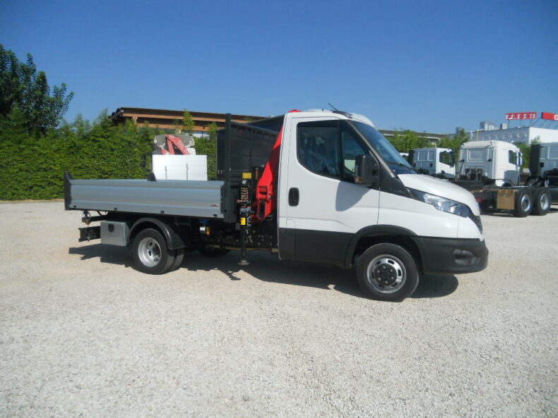 IVECO DAILY 35C16 CON GRU PALFINGER PK3400-B + RIBALT. TRIL.