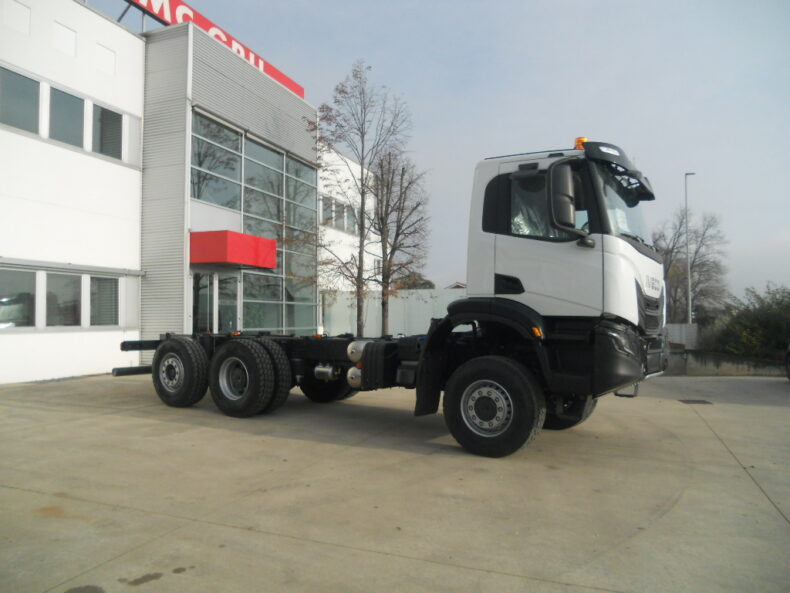 VECO TRAKKER AD260T46 6X4