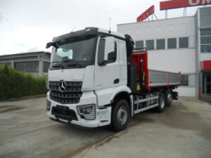 Mercedes Arocs 25.45 con gru Palfinger PK34002 6+3 + Ribalt. Trilat.