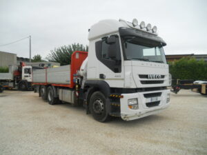 IVECO STRALIS AT260S45 CON GRU BONFIGLIOLI P15000L 3-SI E CASSONE FISSO