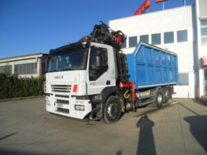 IVECO STRALIS AD260S45 CON CARICATORE MEC E CASSONE RIB.LE TRILATERALE