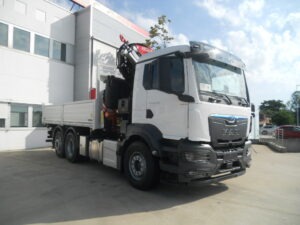 MAN TGS 26.250 CON GRU FASSI F345B.2.26 L214 CON CASSONE RIB.TRILAT.