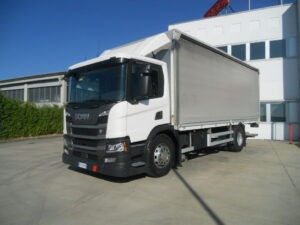SCANIA P320 CENTINATO CON SPONDA IDRAULICA
