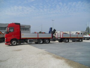 VOLVO FH 510 CON GRU FASSI F235AC.0.25, CASSONE FISSO E RIMORCHIO ZORZI