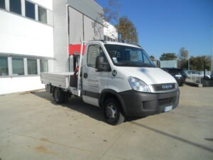 IVECO DAILY 35C13 CON GRU FASSI F28B.23 + PLE E CASSONE FISSO