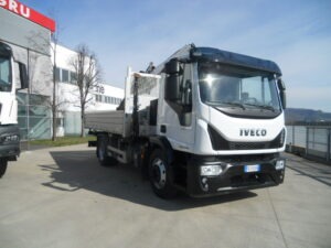 IVECO 120E22 CON GRU BONFIGLIOLI P10200 4SI E CASSONE RIB.TRILAT.