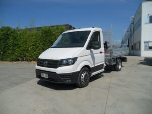 VOLKSWAGEN CRAFTER 35 CON GRU FASSI F32A.0.23 E CASSONE FISSO