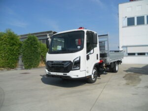 ISUZU M21 CON GRU FASSI MICRO M30A.13 E CASSONE FISSO