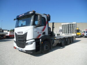 IVECO X-WAY AD320S480 CON GRU HIAB HIDUO 092 BS-2 E PIANALE CON RAMPE