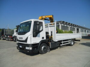 IVECO 120E22 CON GRU EFFER 80-4S E CASSONE FISSO