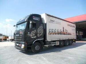 IVECO STRALIS AS320S45 CON PIANALE CON CENTINA E RAMPE IDRAULICHE